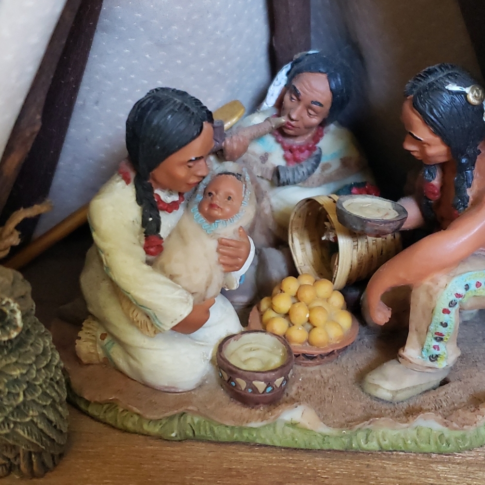 Figurines - Picture 4 of 5